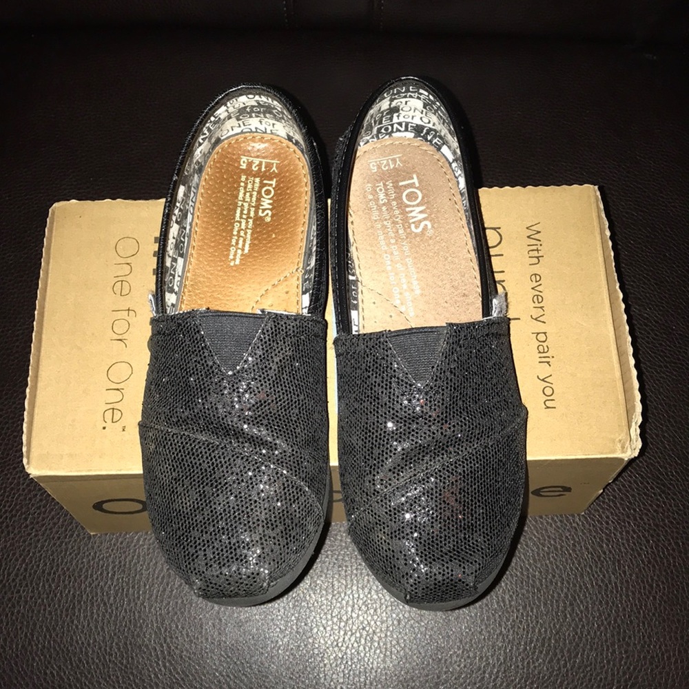 TOMS - Picture 2 of 3
